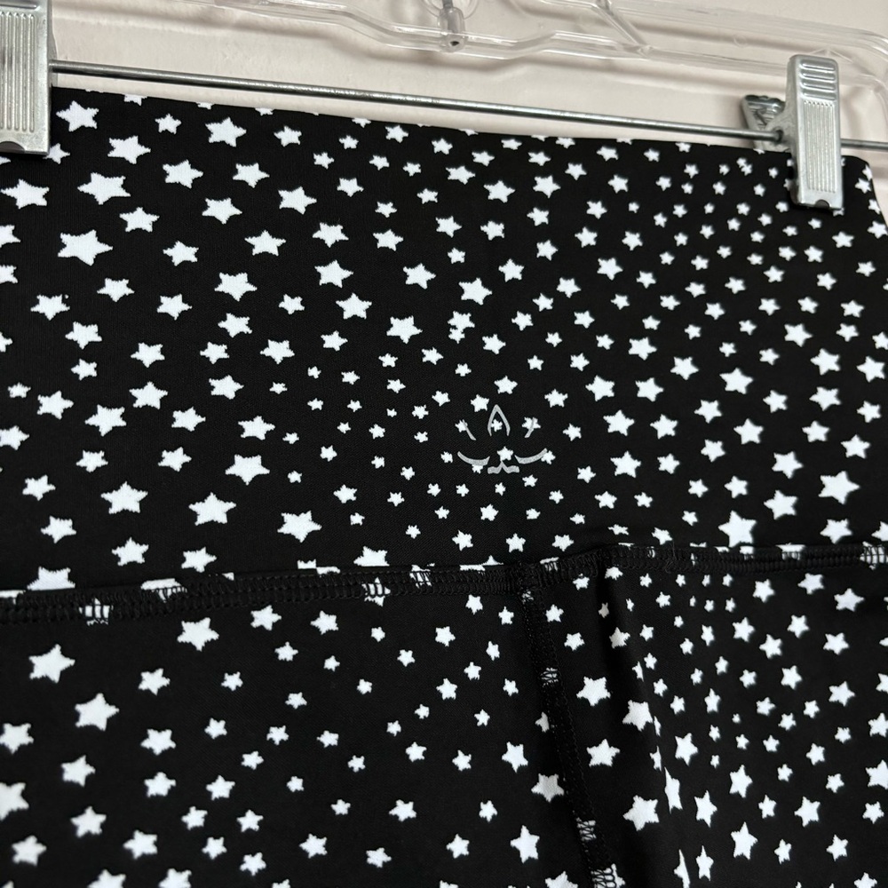 Beyond Yoga High Waist Bike Shorts Star Print Size Small NEW Black White Active - Picture 6 of 11